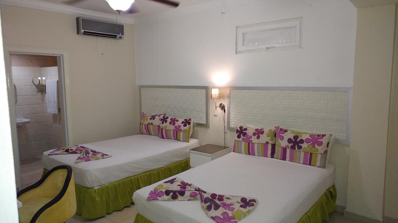 Hotel & Restaurante Flamboyan Salvaleón de Higüey Esterno foto